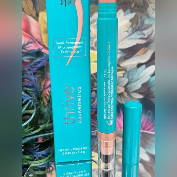 Thrive Infinity Waterproof Eyeshadow Stick - Nikki Blush Gold Shimmer NEW - Picture 2 of 10